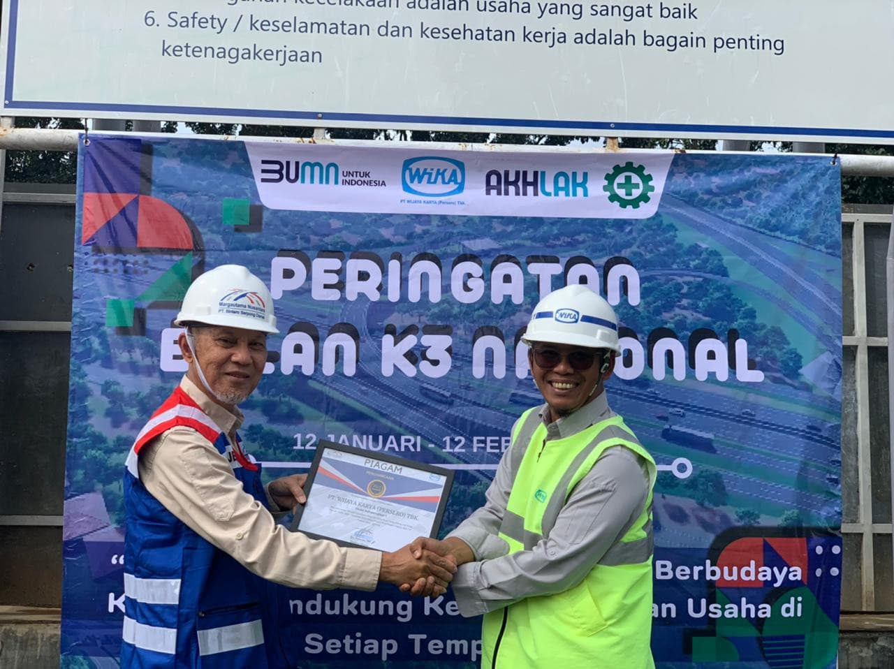 BSD TOL BERI PENGHARGAAN KEPADA PT WIJAYA KARYA (PERSERO) ATAS PENCAPAIAN 500.000 JAM KERJA NON-LTI (Lost Time Injury)
